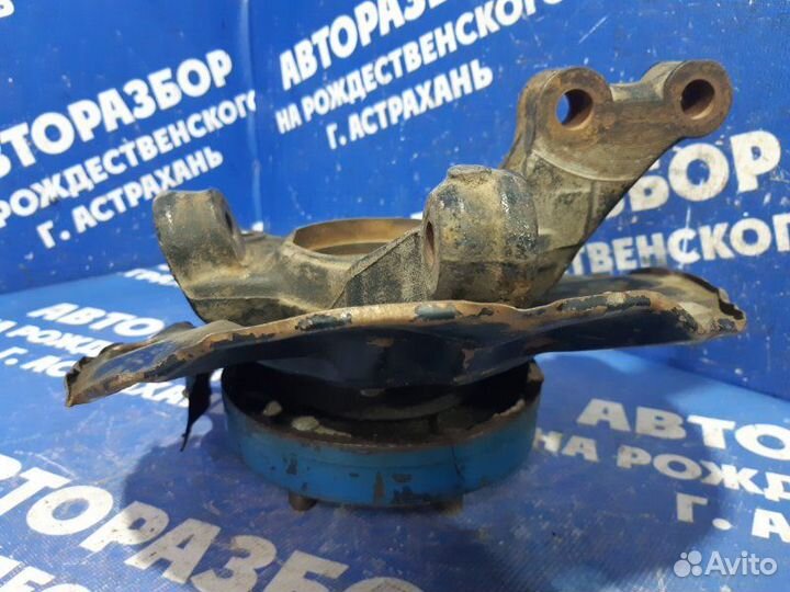 Передний правый поворотный кулак Toyota Matrix