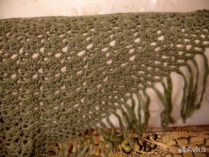 Ажурная вязаная шаль
