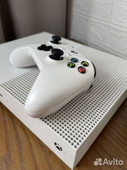 Xbox one s 1tb с дисководом и играми