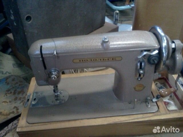 Швейная машинка сингер со столом