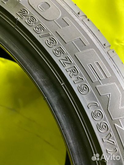 Bridgestone Potenza RE050A 285/35 R19 99Y