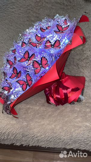 Светящийся букет из бабочек