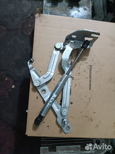 Левая петля багажника Volkswagen Passat B5+