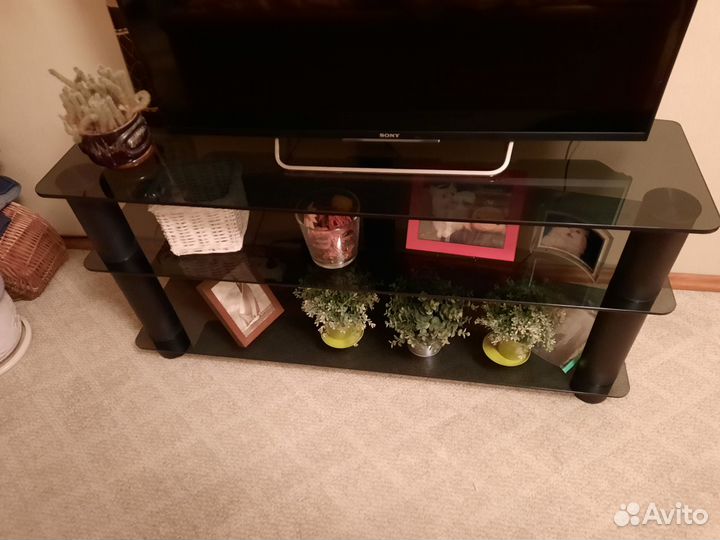 Продам шикарную стеклянную тумбу под телевизор