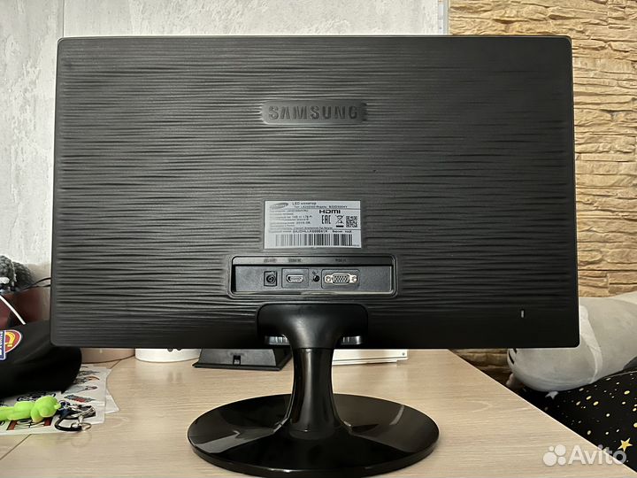 Монитор Samsung