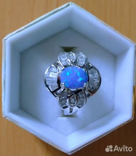 Серебряное кольцо с опалом и цирконами. 925 проба