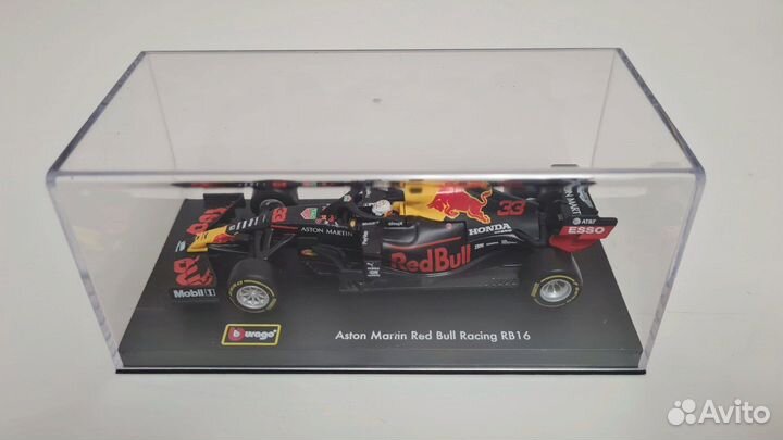 Модель болида Burago Aston Martin RedBull Racing R