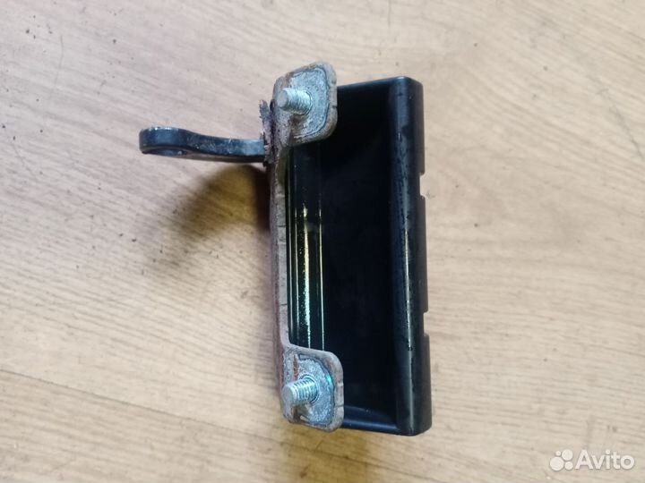 Ручка крышки багажника Мицубиси Аутлендер 1