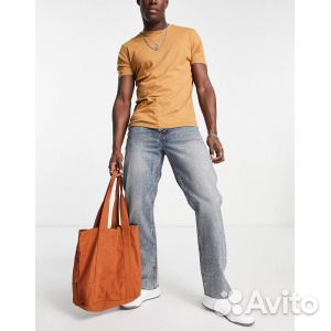 Джинсы прямого кроя темного оттенка с необработанн