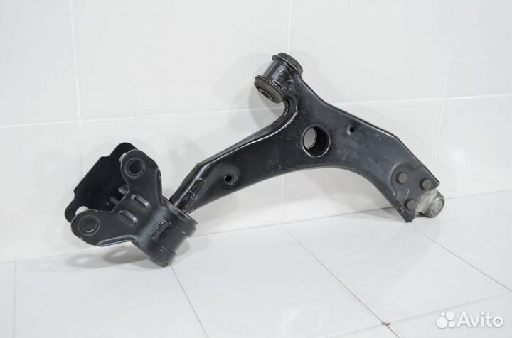 Рычаг нижний левый Ford Focus 3 2011+