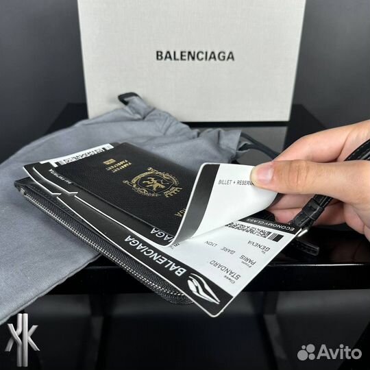 Balenciaga Passport кошелек