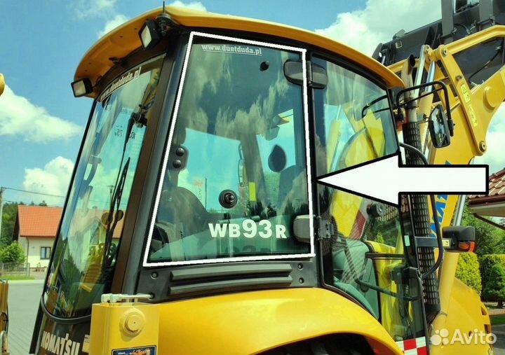 Стекло Komatsu WB93R-5 / WB97R-5 2015- (2 вариант) кузовное заднее правое (закалённое)