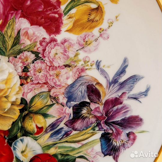 Фарфоровая тарелка