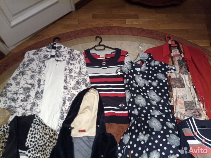 Продаю Пакетом женские вещи