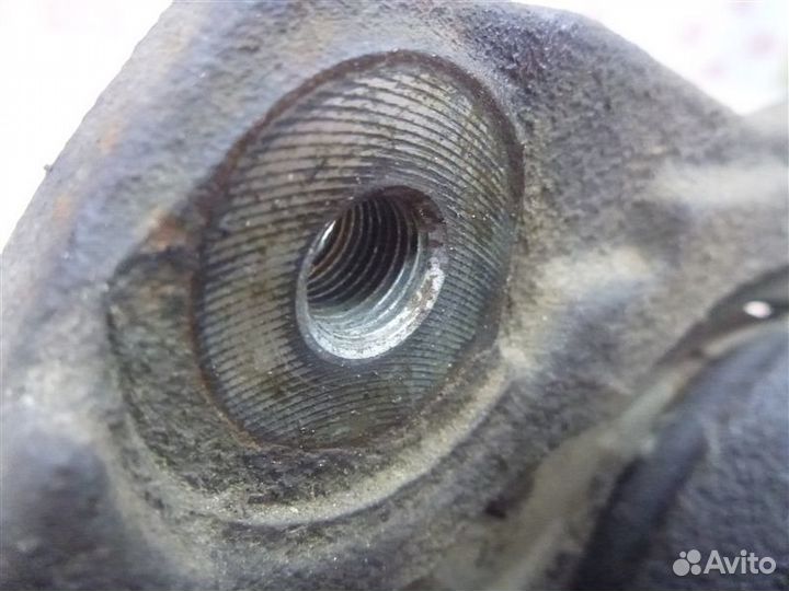 Суппорт передний правый Toyota Rav4 ACA30 1azfe