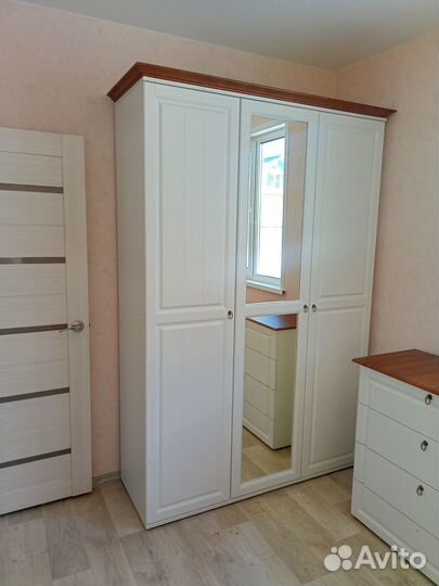 Шкаф распашной 3 х створчатый белый