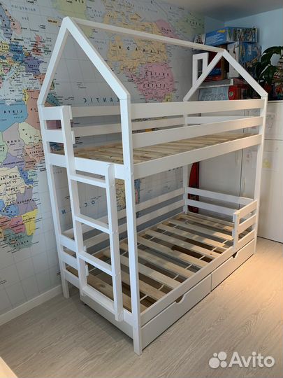 Двухъярусная кровать детская из массива