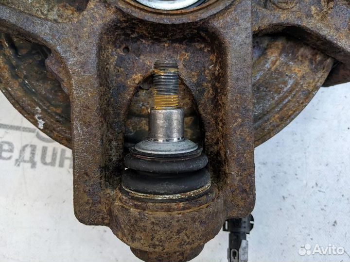 Кулак поворотный передний правый w163 ML-class