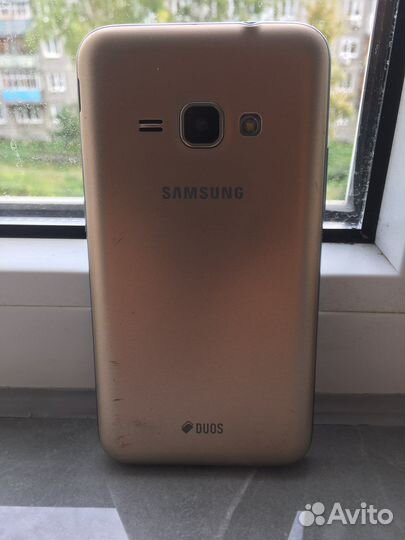 Телефон Samsung j1