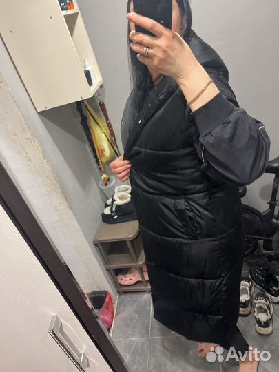 Жилетка женская утепленная длинная