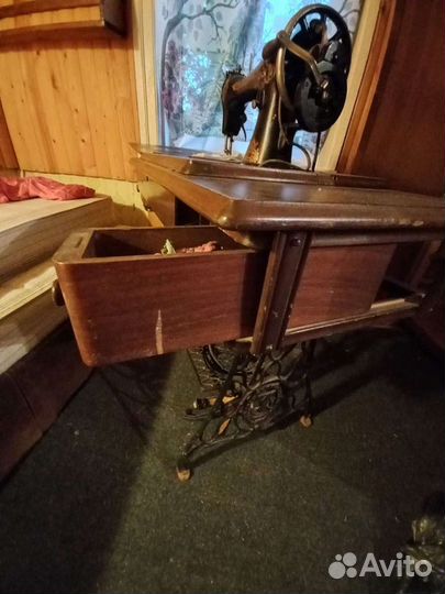 Швейная машина Singer