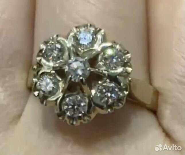 Золотое кольцо с бриллиантами малинка