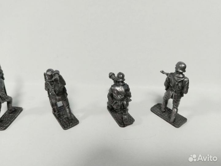 Металлические солдатики