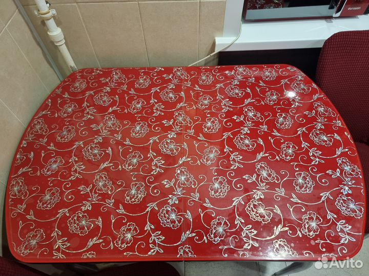 Кухонный стол стеклянный