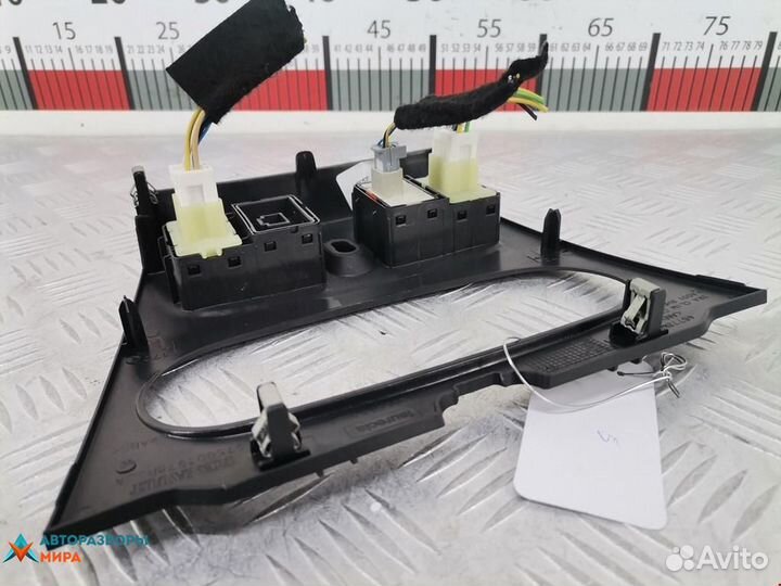 Кнопка (выключатель) Dacia Sandero 2 2015