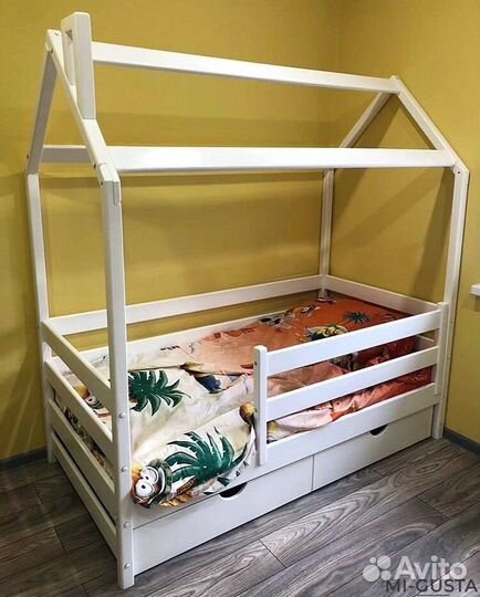Детская кровать с бортиками