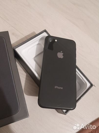 Телефон iPhone 8 64 gb