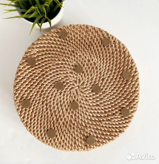 Круглый плетеный поднос для кухни