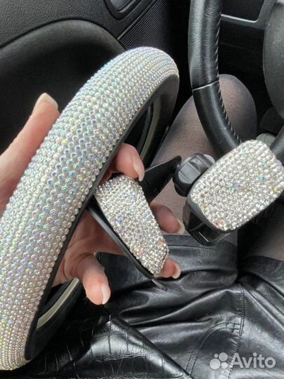 Оплетка на руль со стразами