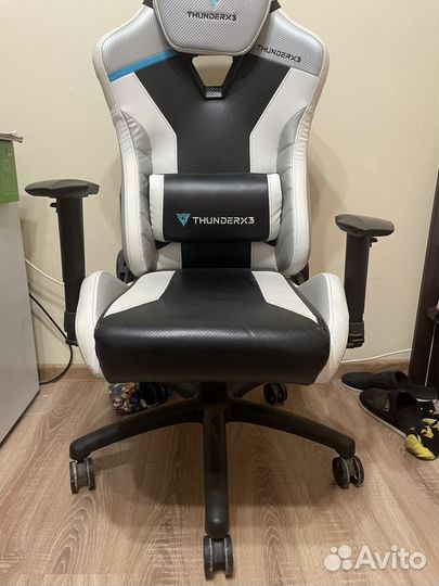 Игровое компьютерное кресло thunderX3
