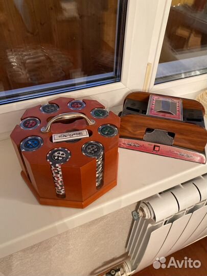 Набор для покера и машинка для смешивания карт