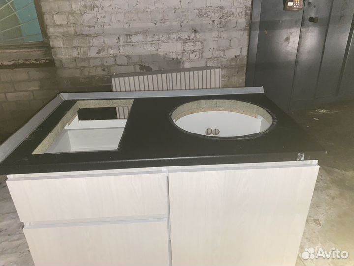 Кухонный шкаф и столешница