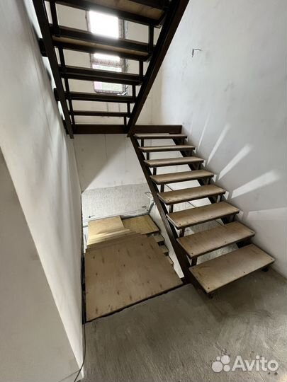 Металокаркас лестницы