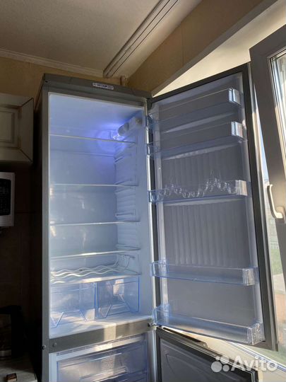 Холодильник новый