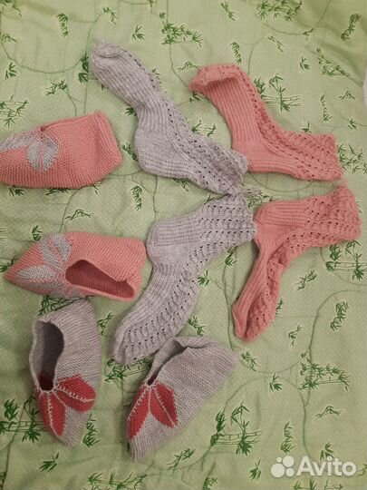 Носки и тапочки ручной вязки