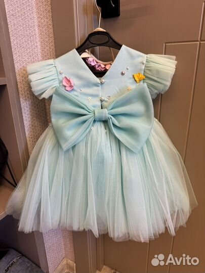 Платье нарядное с повязкой на нолову