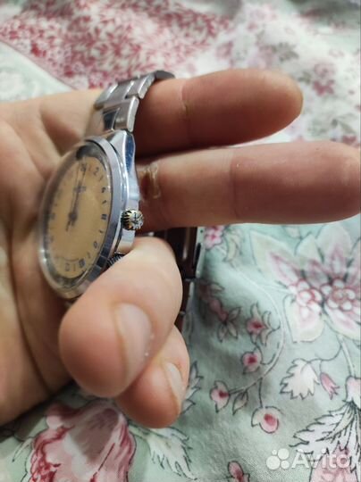 Часы ракета