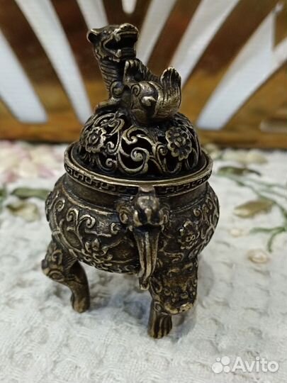 Носорог литой,целый