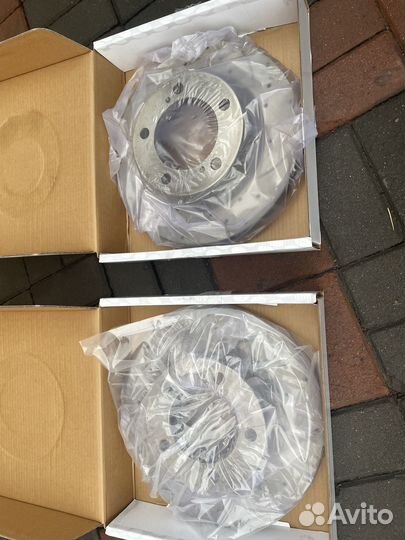 Тормозные диски с перфорацией Toyota LC 200 15-23г