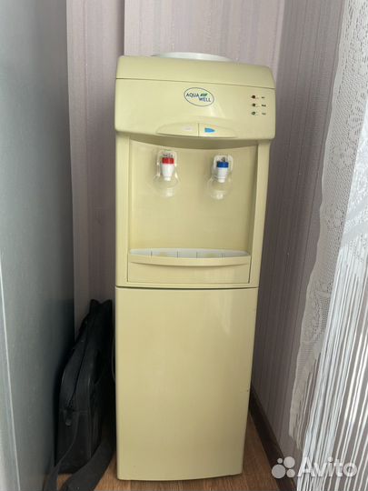 Кулер для воды напольный