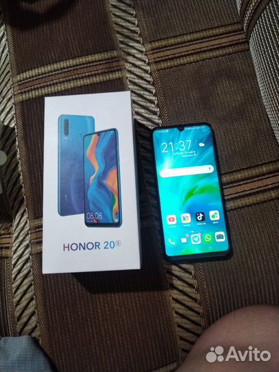 HONOR 20s, 6/128 ГБ