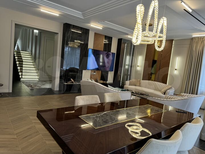 Дом 370 м² на участке 10 сот.