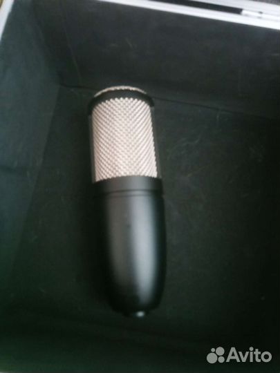 Студийный микрофон akg p220
