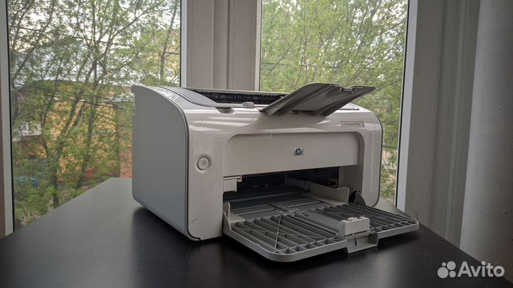 Принтер HP laserjet p1102 + полный картридж