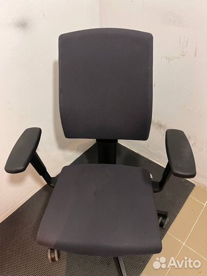 Эргономичное офисное кресло Profim Raya