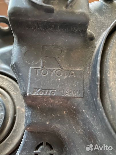 Правая фара Toyota Highlander 2001